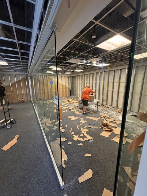 Moving 150 to 180 boxes & 20 cabinets for Land Rover Mainline